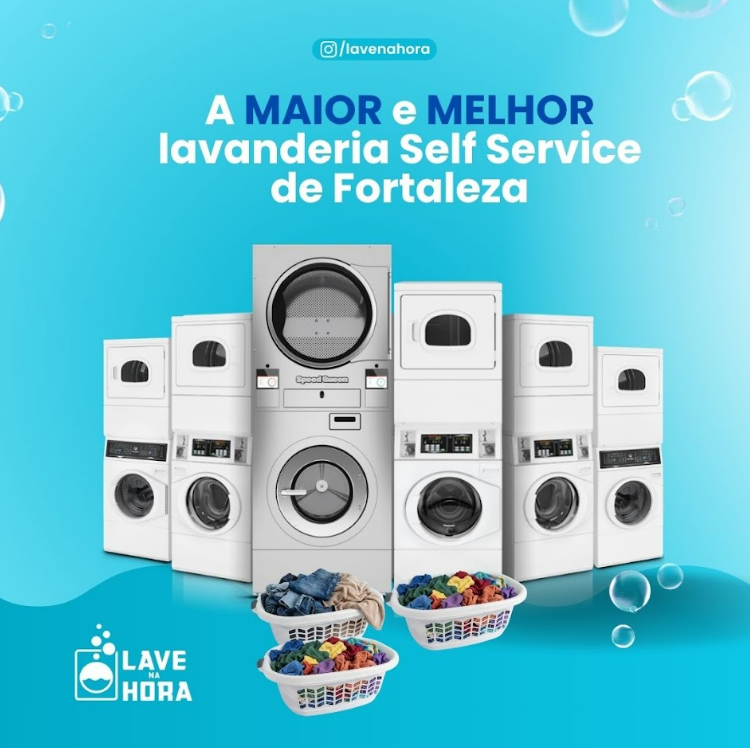 Conjuntos de lavadoras e secadoras da Lave na Hora, a maior lavanderia self-service de Fortaleza