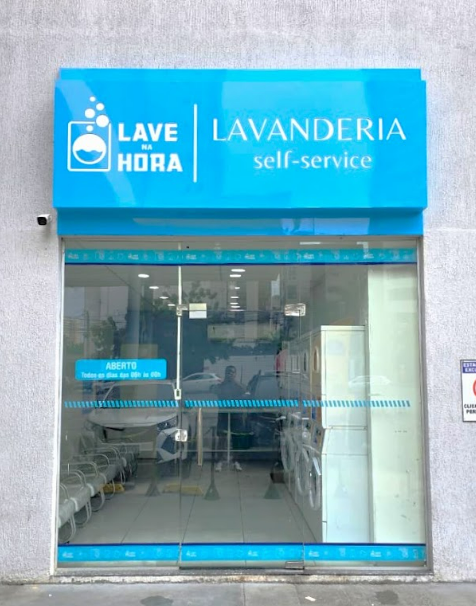 Fachada da loja Lave na Hora, lavanderia self-service